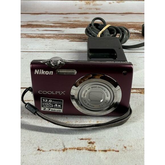 Nikon COOLPIX S3000 12MP Digital Camera 4x Zoom Purple Compact - Picture 8 of 8